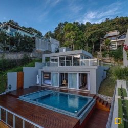 Casa em Condomínio com 680m², 5 quartos, 5 suítes, 6 garagens, no bairro Sambaqui em Florianópolis