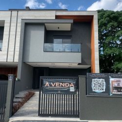 Casa Residencial com 200m², 3 quartos, 3 suítes, 4 garagens, no bairro Rio Tavares em Florianópolis