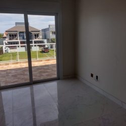 Casa Residencial com 193m², 3 quartos, 2 suítes, 2 garagens, no bairro Ingleses do Rio Vermelho em Florianópolis