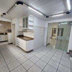 Casa Residencial, 5 quartos, no bairro Estreito em Florianópolis