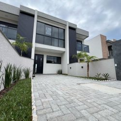 Casa em Condomínio com 125m², 3 quartos, 2 suítes, 2 garagens, no bairro Cachoeira Do Bom Jesus em Florianópolis