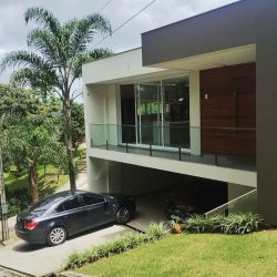 Casa Residencial com 252m², 2 quartos, 1 suíte, 4 garagens, no bairro Potecas em São José