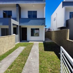 Casa Residencial com 91m², 2 quartos, 2 suítes, 2 garagens, no bairro São João Do Rio Vermelho em Florianópolis