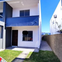 Casa Residencial com 91m², 2 quartos, 2 suítes, 2 garagens, no bairro São João Do Rio Vermelho em Florianópolis