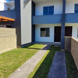 Casa Residencial com 91m², 3 quartos, 2 suítes, 2 garagens, no bairro São João Do Rio Vermelho em Florianópolis