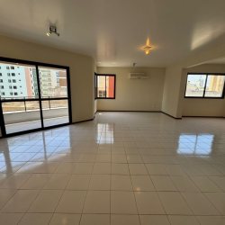 Apartamentos com 170m², 4 quartos, 2 suítes, 3 garagens, no bairro Centro em Florianópolis