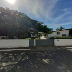 Casa Residencial/Comercial com 60m², 6 garagens, no bairro Rio Vermelho em Florianópolis