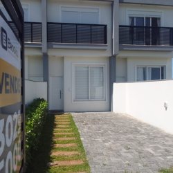 Casa Residencial com 80m², 2 quartos, 2 suítes, 2 garagens, no bairro Campeche em Florianópolis