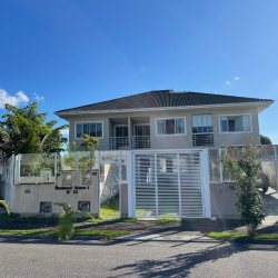 Casa em Condomínio com 169m², 3 quartos, 3 suítes, 1 garagem, no bairro Cachoeira Do Bom Jesus em Florianópolis