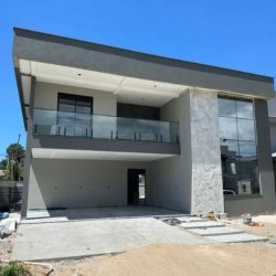 Casa em Condomínio com 293m², 4 quartos, 3 suítes, 2 garagens, no bairro São João Do Rio Vermelho em Florianópolis