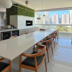 Apartamentos com 178m², 4 quartos, 4 suítes, 3 garagens, no bairro Meia Praia em Itapema