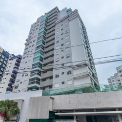 Apartamentos com 112m², 2 quartos, 2 suítes, 2 garagens, no bairro Centro em Florianópolis