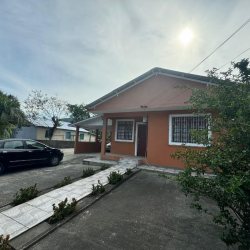 Casa Residencial com 150m², 6 quartos, 6 garagens, no bairro Rio Tavares em Florianópolis