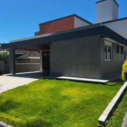 Casa em Condomínio com 220m², 4 quartos, 4 suítes, 2 garagens, no bairro Cachoeira Do Bom Jesus em Florianópolis