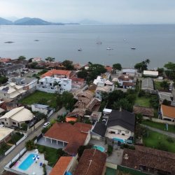 Terrenos Residenciais com 475m², no bairro Sambaqui em Florianópolis